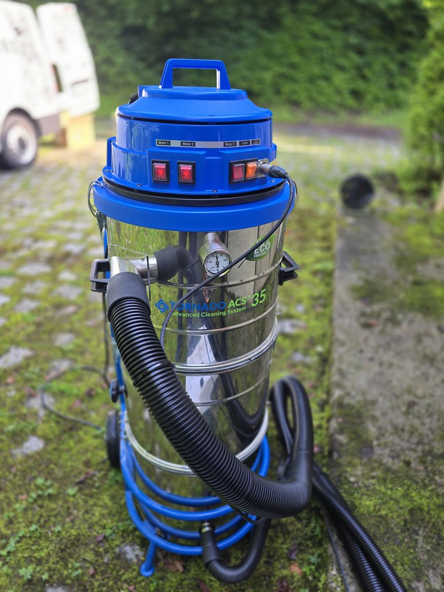 Tornado ACS 35 im Einsatz, Schlauchpaket aufgerollt